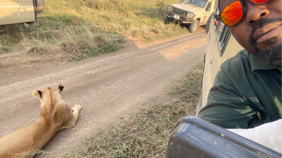 serengeti-safari-selfie-with-lion.jpg