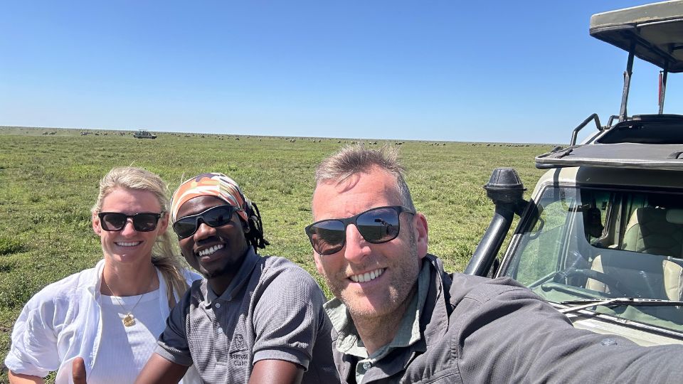 tanzania-safari-cheetah-gazelle-serengeti